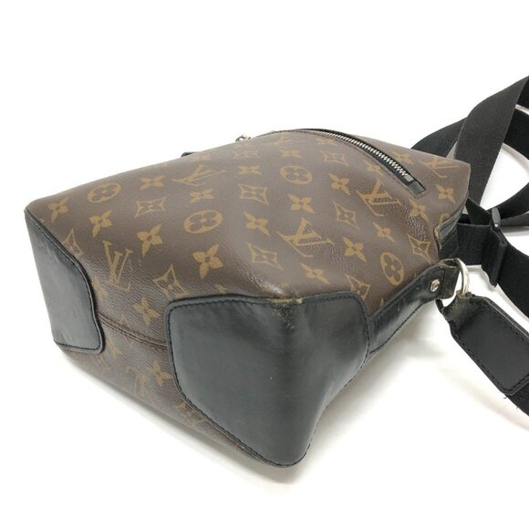 LOUIS VUITTON Black Monogram Canvas Shoulder Bag - Picture 5 of 16